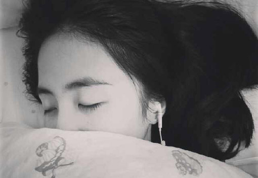 孤独伤感的微信个性女生图片下载