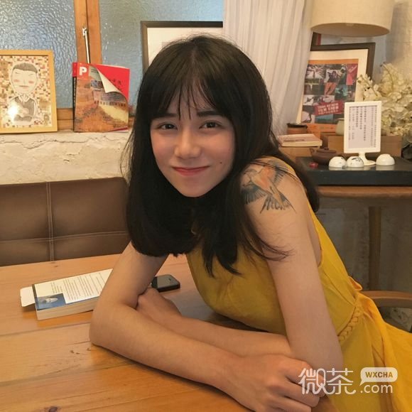微信沧桑阳光迷人女生头像