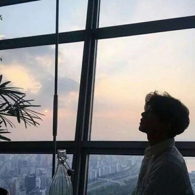 小清新风格帅气的男生侧脸微信头像