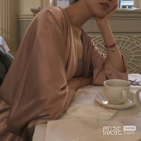 微信沧桑阳光迷人女生头像