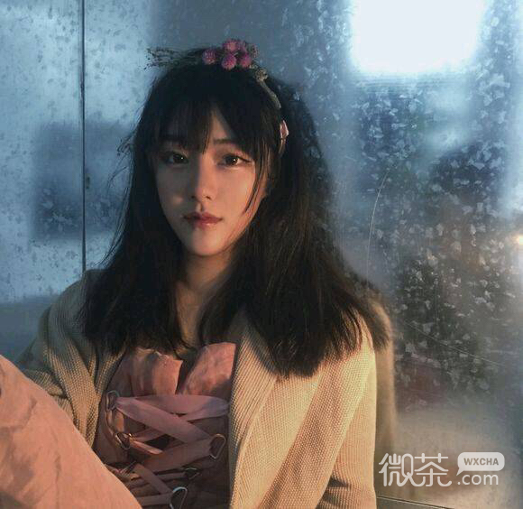 微信冷酷时尚侧脸女生头像