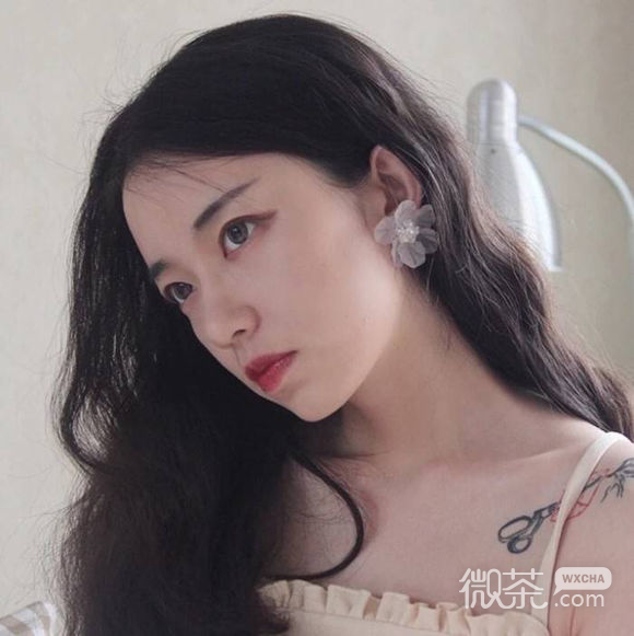 微信冷酷时尚侧脸女生头像