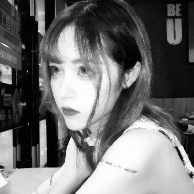丧系黑白风格的微信伤感女生头像