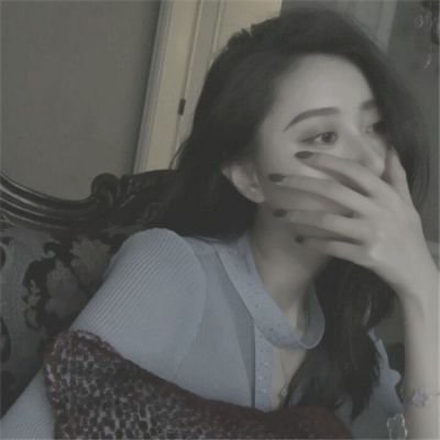 丧系黑白风格的微信伤感女生头像