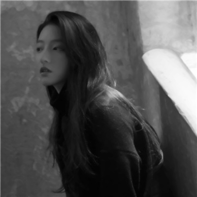 丧系黑白风格的微信伤感女生头像