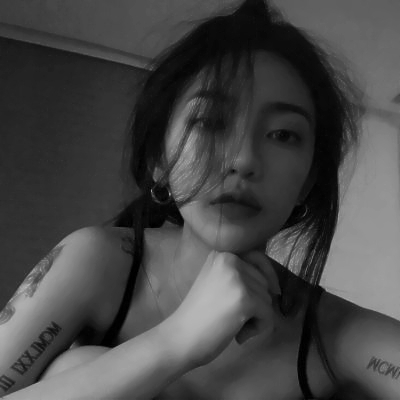 丧系黑白风格的微信伤感女生头像