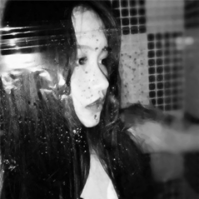 丧系黑白风格的微信伤感女生头像