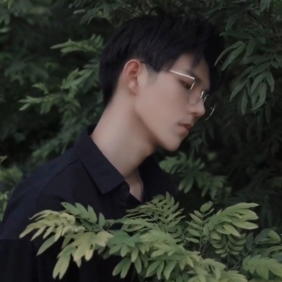 唯美文艺范的微信看书男生头像