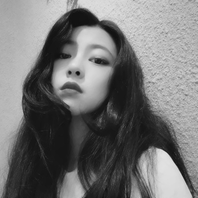 丧系黑白风格的微信伤感女生头像