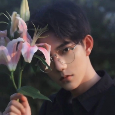 唯美文艺范的微信看书男生头像