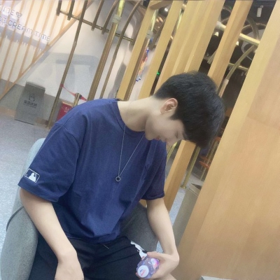潮流时尚的微信男生头像