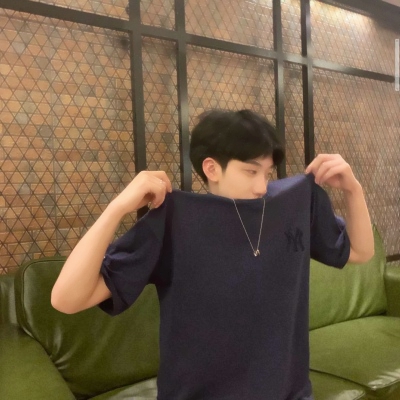 潮流时尚的微信男生头像