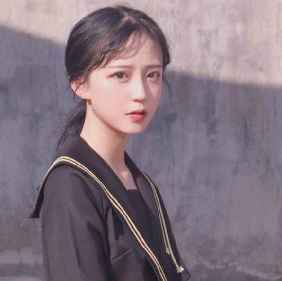 微信性感长发迷人女生头像