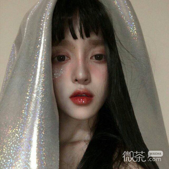 洒脱性感时尚女生头像