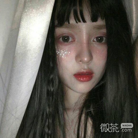 洒脱性感时尚女生头像