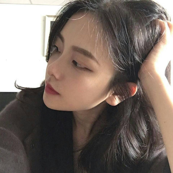 微信性感长发迷人女生头像