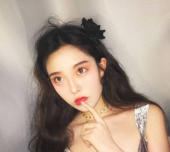 微信冷酷好看女生头像