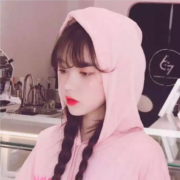 微信冷酷好看女生头像