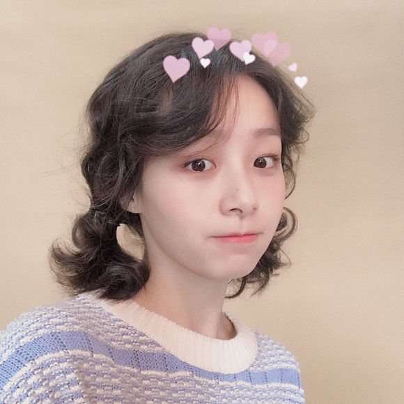 微信冷酷好看女生头像