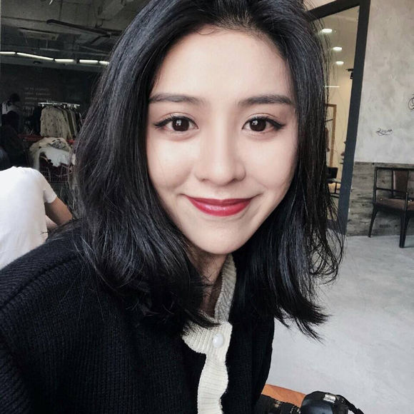 微信冷酷好看女生头像