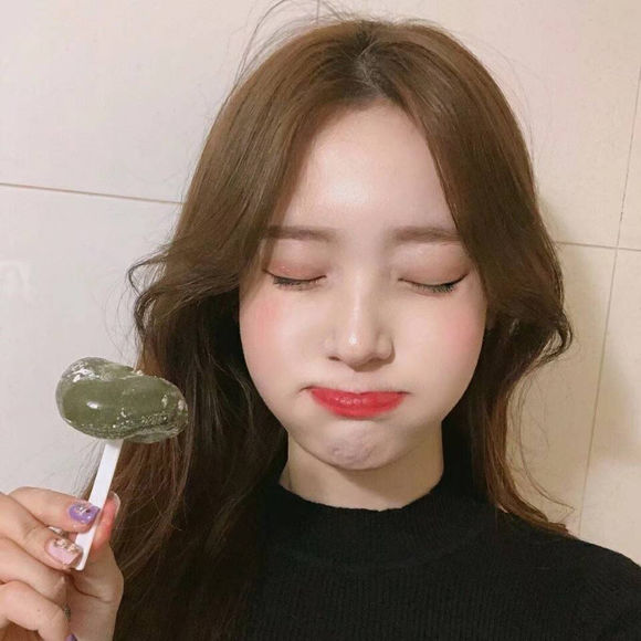 微信冷酷好看女生头像