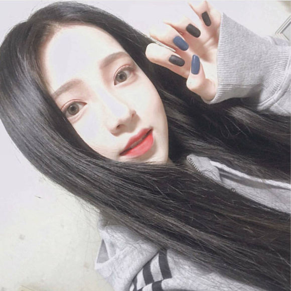 微信冷酷好看女生头像