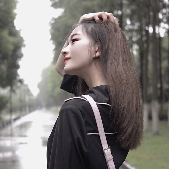 微信冷酷好看女生头像