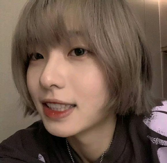 微信成熟清纯女生头像