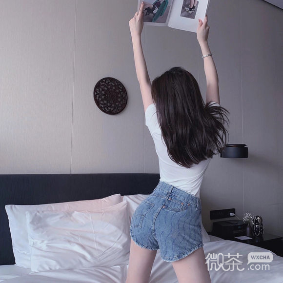 微信冷酷时尚性感女生头像