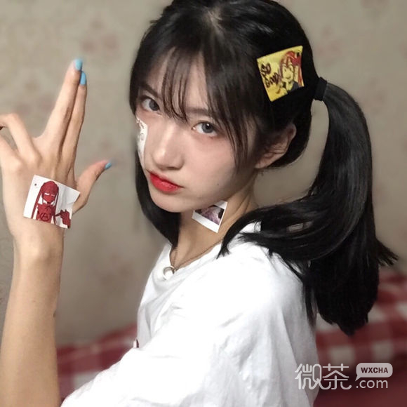 冷酷时尚性感女生头像