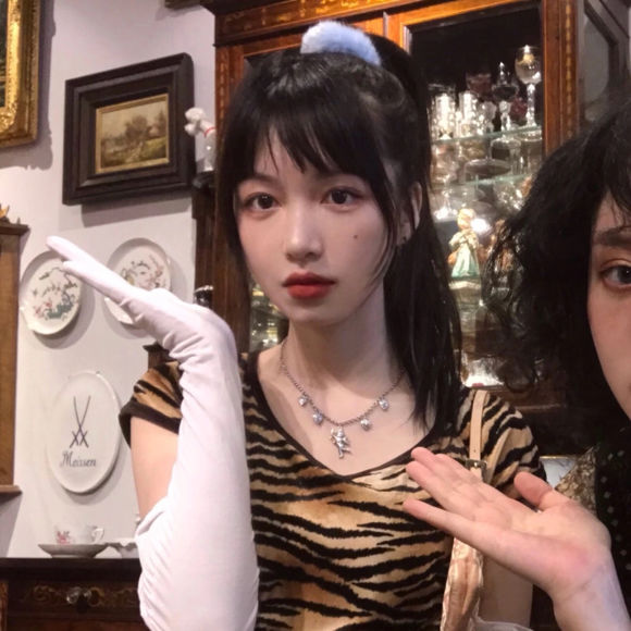 清新可爱长发女生头像