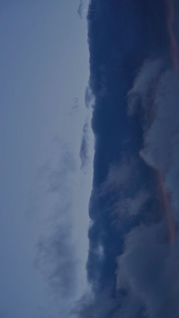 清新蓝色天空朋友圈配图