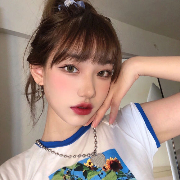 微信潮流高冷时尚女生头像