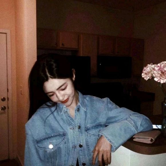 清新可爱长发女生头像