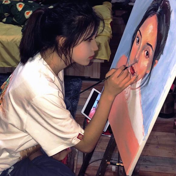 微信潮流高冷时尚女生头像