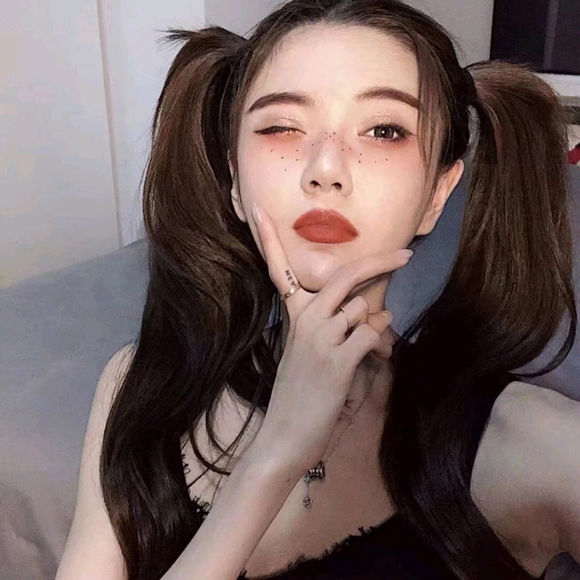 微信潮流高冷时尚女生头像