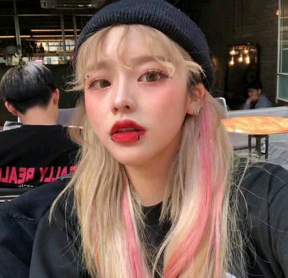 微信成熟清纯女生头像