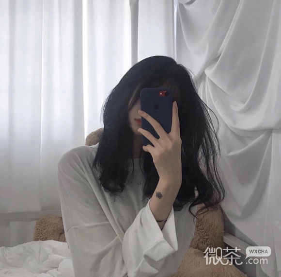 微信冷酷时尚性感女生头像