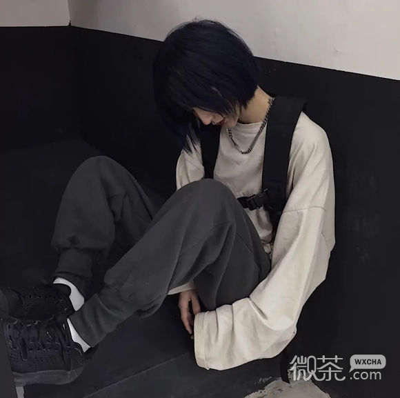 阳光稳重女生头像