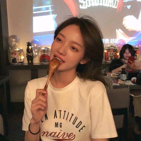 清新可爱长发女生头像