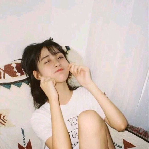 清新可爱长发女生头像