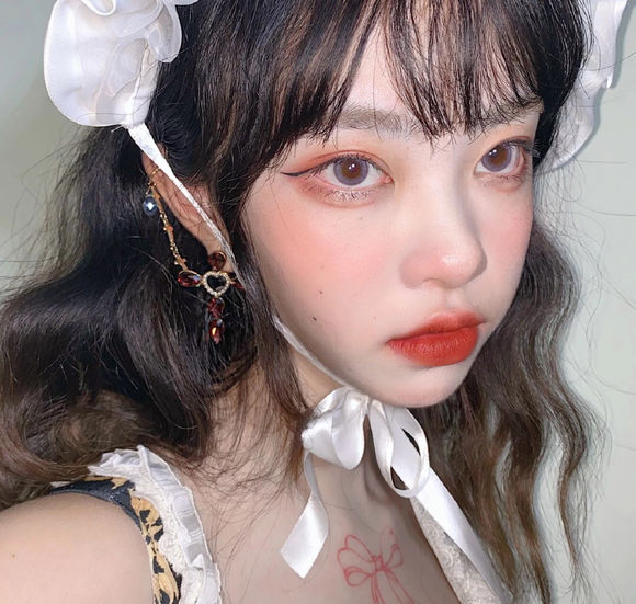 微信潮流高冷时尚女生头像