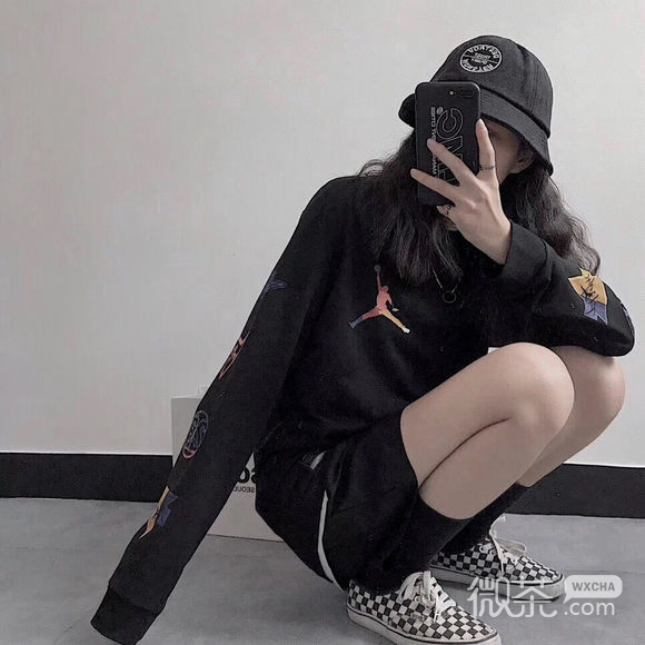 微信冷酷时尚性感女生头像