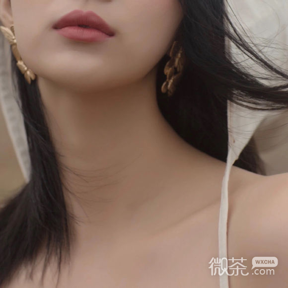 微信冷酷时尚性感女生头像