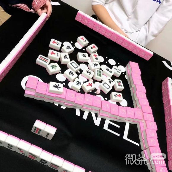 微信粉色草莓朋友圈配图