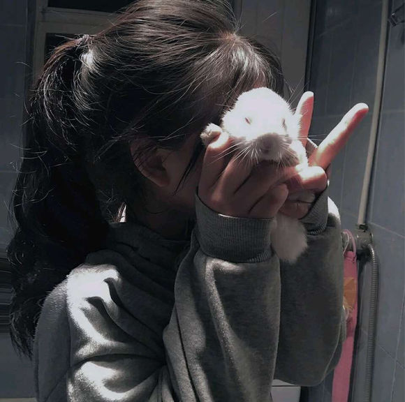 微信潮流高冷时尚女生头像