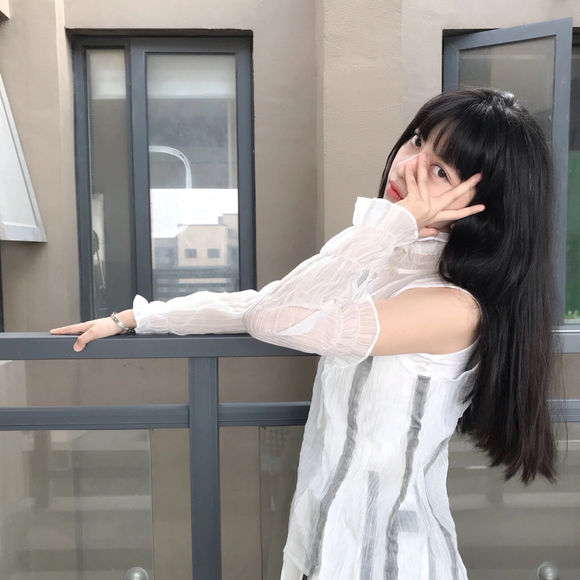 清新可爱长发女生头像