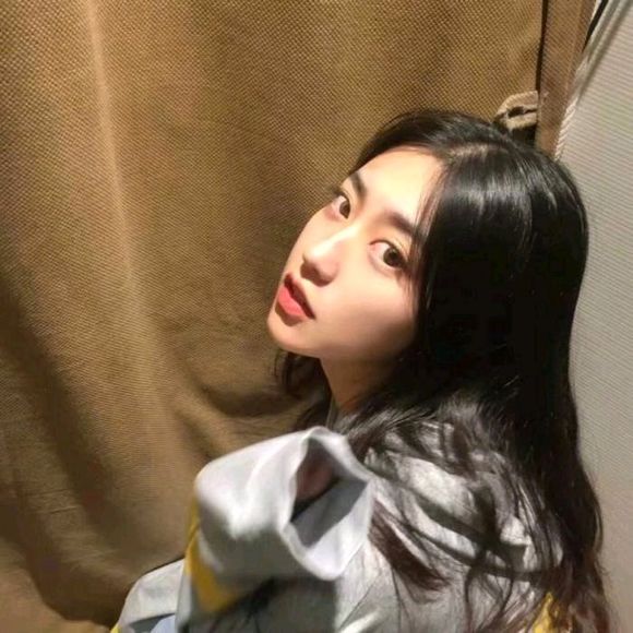 清新可爱长发女生头像