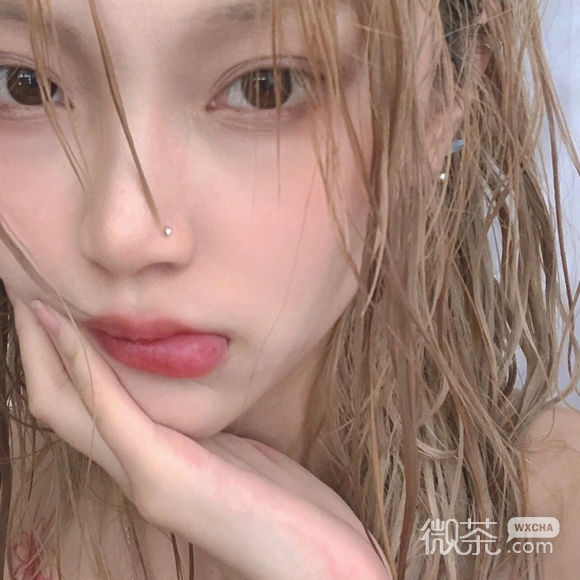 冷酷时尚性感女生头像