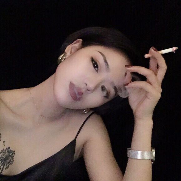 微信小清新干练时尚女生头像